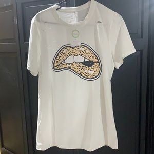 NWT tee shirt in large